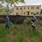 dzieci-sprzataja-lubawke