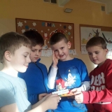 dzieci-robia-kolorowe-spagetti